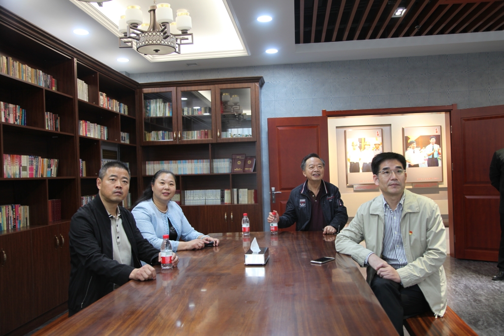 2019年10月11日，連云港市退役軍人事務(wù)局王永仕局長一行到1號樓參觀展館